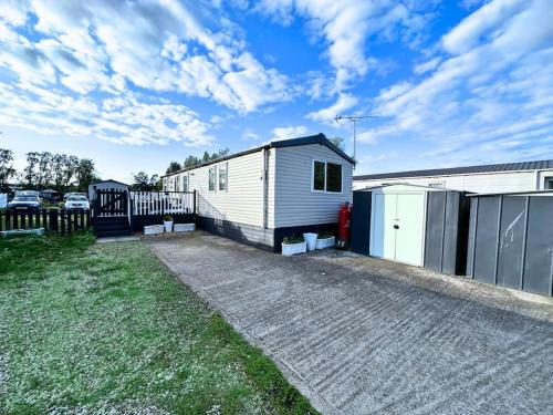 a mobile home parked next to a building at Beautiful newly decorated cabin in Great Billing