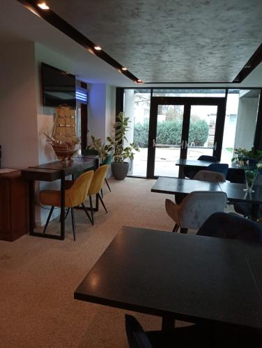 TV a/nebo společenská místnost v ubytování El Locanda Boutique Hotel