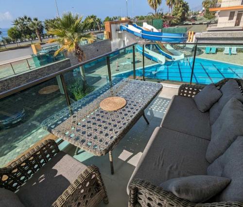 Luxurious apartment with sea view and spa center