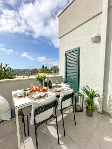 Two bedroom Boho Chic Apartment at Mlini