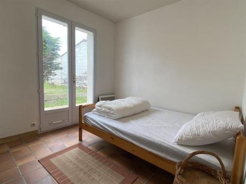 Postel nebo postele na pokoji v ubytování Maison Saint-Denis-d'Oléron, 3 pièces, 4 personnes - FR-1-246A-163