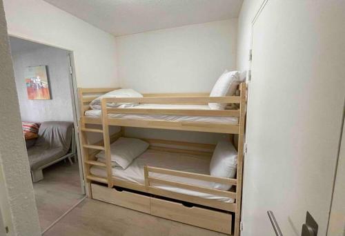 Tempat tidur susun dalam kamar di Valberg Centre - Résidence Val d'Azur - Studio 29m2