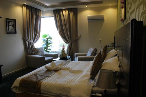 a hotel room with a bed and a window at Kyan Abha Hotel - فندق كيان ابها in Abha