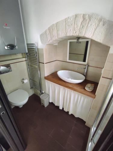 a bathroom with a sink and a toilet at Trullo Civico 25, Cummersa Civico 23 in Alberobello
