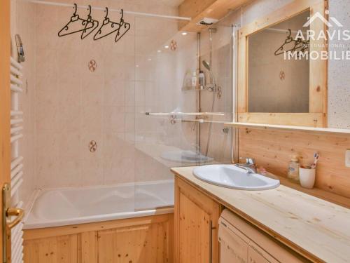 a bathroom with a sink and a bath tub at Appartement Le Grand-Bornand, 4 pièces, 6 personnes - FR-1-391-144 in Le Grand-Bornand