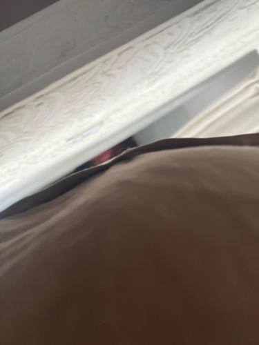 uma vista de perto de uma cama branca em Habitacion disponible em Valledupar