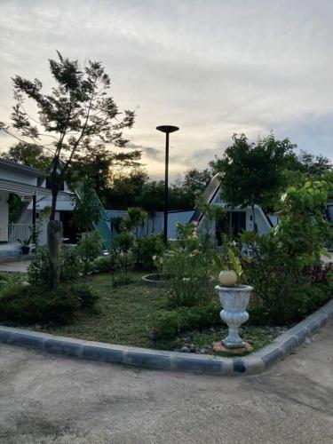สวนหย่อมนอก วิวธารารีสอร์ท (ViewThara Resort)