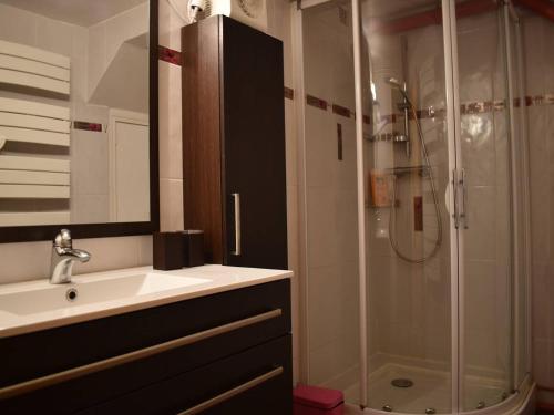 a bathroom with a sink and a shower at Studio Bolquère-Superbolquère, 1 pièce, 5 personnes - FR-1-592-62 in Font-Romeu-Odeillo-Via