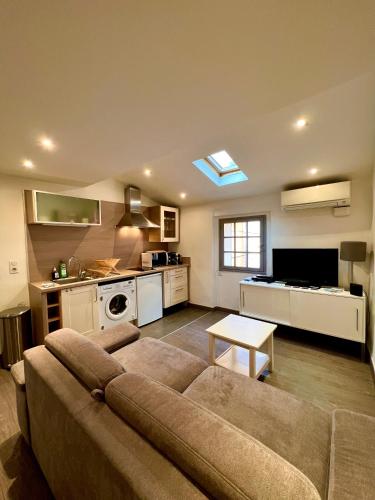 SUPERBE 2P MEZZANINE AU COEUR DU VIEIL ANTIBES photo 8