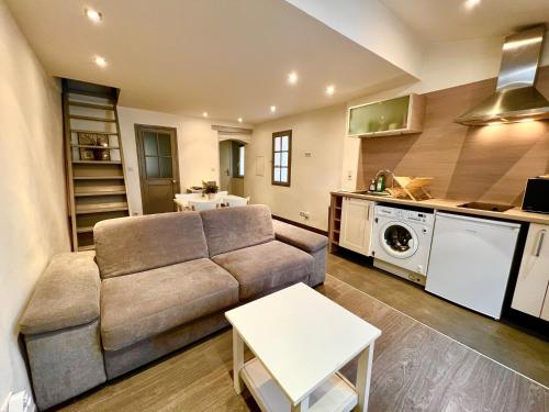 SUPERBE 2P MEZZANINE AU COEUR DU VIEIL ANTIBES