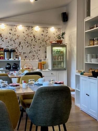 a dining room with a table and chairs at Hôtel Coeur De Loire in Nantes