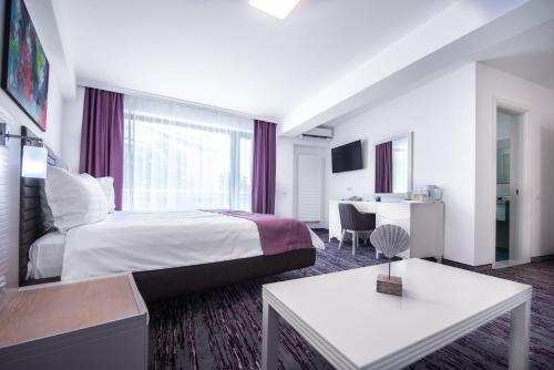 Ένα ή περισσότερα κρεβάτια σε δωμάτιο στο Hotel Meduza Estival