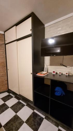 a small kitchen with a counter and a stove at Pequeña Allegra in San Juan