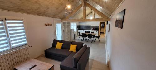 la maison de l'abeille de Percey