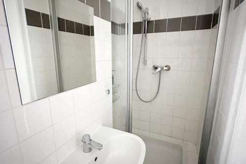 Ruhige & große Altbauwohnung 7min zum Zentrum