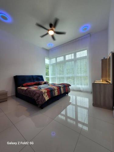 a bedroom with a bed and a ceiling fan at Lee Batu Ferringhi Condominium in Batu Ferringhi