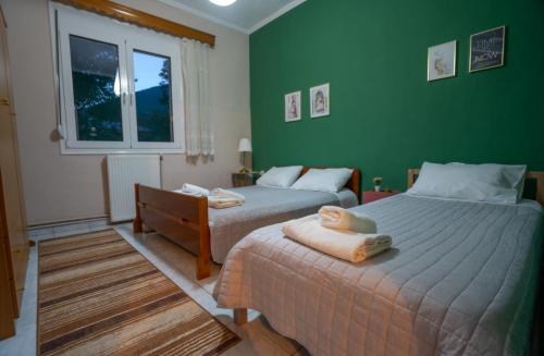 A bed or beds in a room at Casa de Pozar