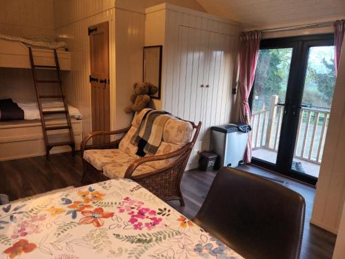 Posezení v ubytování Rathgillen Cabin