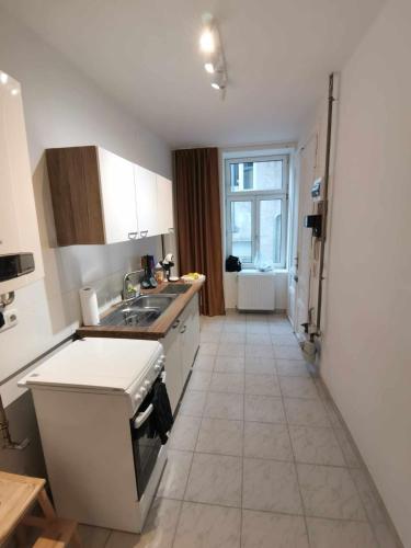 Central Apartment metro 1 min.