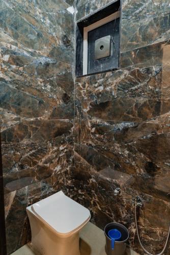 Koupelna v ubytování HOTEL AYODHYA