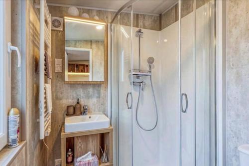 Koupelna v ubytování Tinyhouse am See im Donau-Ries
