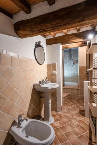 a bathroom with a sink and a toilet at Casa Lavanda - Podere Fossaccio in Asciano