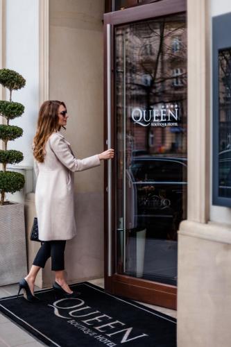 Queen Boutique Hotel — Facade/entrance