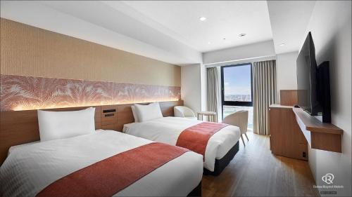 Letto o letti in una camera di Daiwa Roynet Hotel NAHA-OMOROMACHI PREMIER
