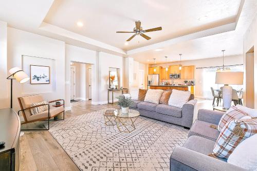 Χώρος καθιστικού στο Gorgeous & Secluded 3BD 2BA Getaway by The Village at Meridian