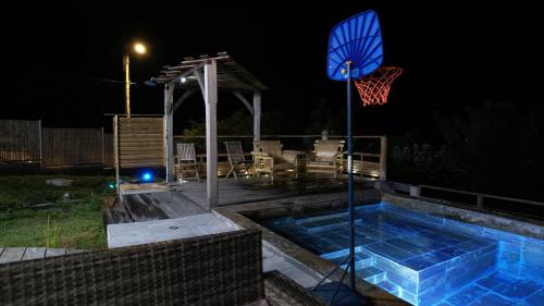 a basketball hoop and a basketball hoop at VILLA NEPTUNE in Quartier du Fond Fleuri