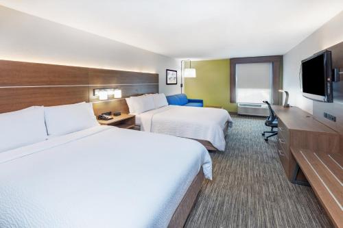 Televisyen dan/atau pusat hiburan di Holiday Inn Express & Suites Sulphur - Lake Charles by IHG