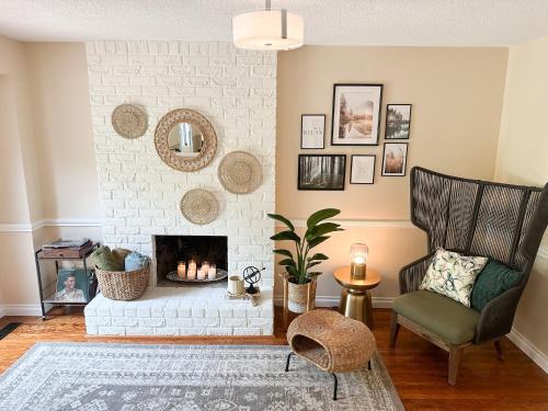 Gallery image of Oakville Retreat - 4 bedroom 5 beds - short walk from the lake in Oakville