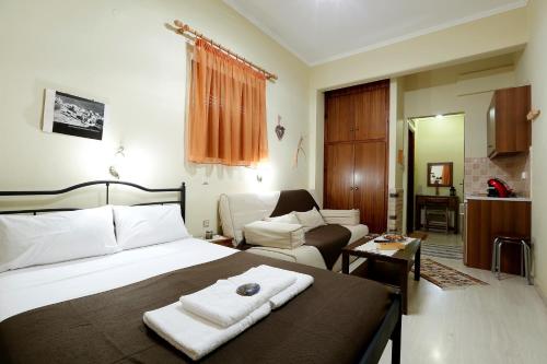Ένα ή περισσότερα κρεβάτια σε δωμάτιο στο Μπαλκόνι στη Μονεμβασιά