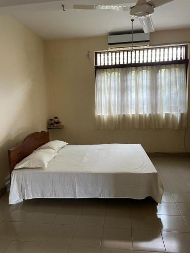 Llit o llits en una habitació de 2 Bed Unit - Convenient Location