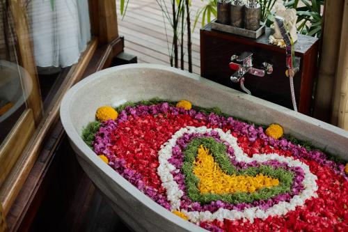 a large tub of flowers in a sink at Arapan Ubud Eco Villa in Ubud