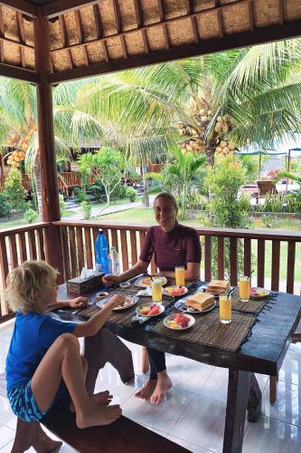 Еда / где поесть недалеко от гостевого дома