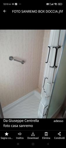 una foto di una doccia in bagno di Avellino camera matrimoniale CENTRALISSIMA ad Avellino