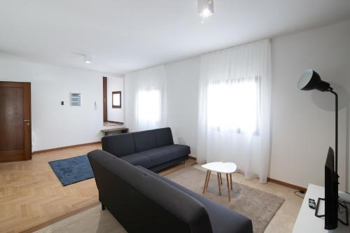 a living room with a couch and a table at Residenza Corso Palladio 159 in Vicenza