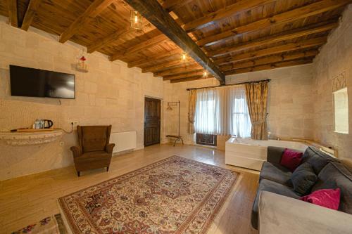 a large living room with a couch and a tv at Corner İn Cappadocia in Ortahisar