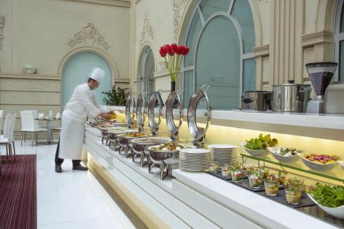 Makanan di atau berdekatan aparthotel ini