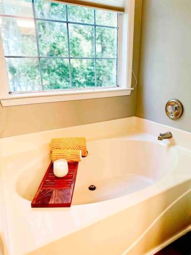 Bilik mandi di COLA Lakeview Oasis - King Suite