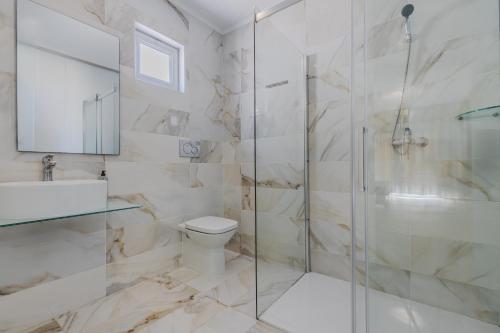 Ένα μπάνιο στο Sunrise Zante - Adults Only Hotel