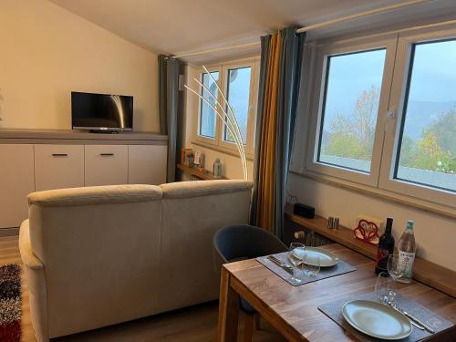 a living room with a couch and a table at Ferienwohnung-Weil-Burg in Weilburg