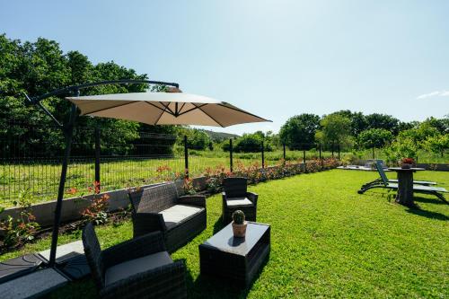 Taman di luar Os Migueliños