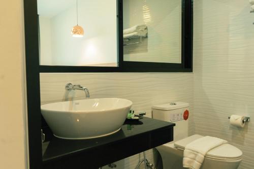 Ванна кімната в Mountain&Sea Hotel Prachuap