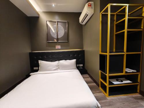 Ένα ή περισσότερα κρεβάτια σε δωμάτιο στο Asiatic Hotel