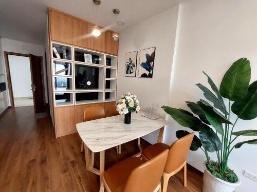 Kuchyň nebo kuchyňský kout v ubytování Serviced apartment with pool- Greenpearl Bắc Ninh