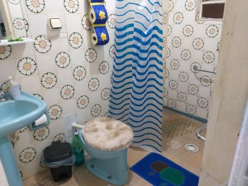 Koupelna v ubytování casa vó doca, preço único pela casa inteira,cabem até 10 pessoas ao lado da basilica aparecida