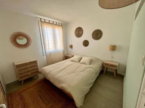 a small bedroom with a bed and a window at Appartement Plage Prado avec parking in Marseille