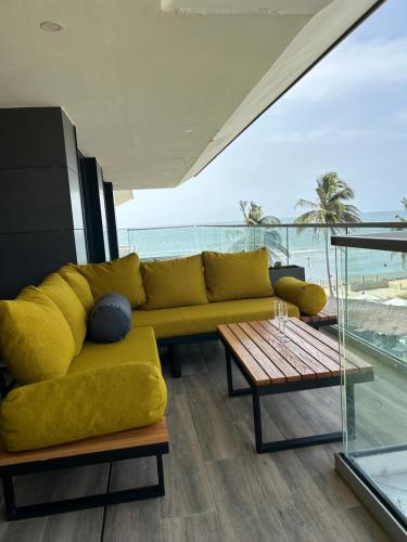 Ruang duduk di Far Out Apartments - Kololi Sands
